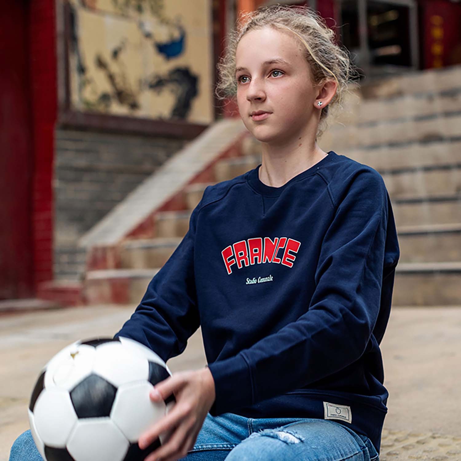 Sweatshirt France football team in navy blue, white and red.